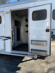 Used 2008 Cimarron Trailers 2h G/N D/Room Horse Trailer