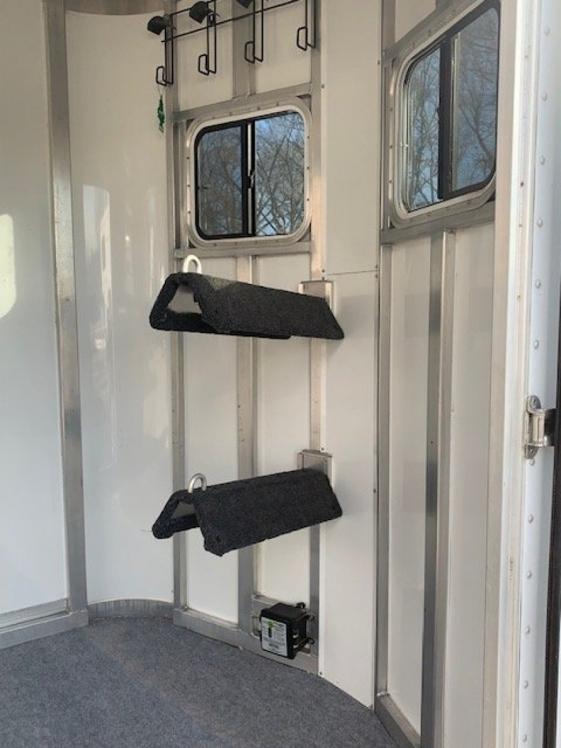 Used 2009 Shadow 2H Thorobrd Horse Trailer