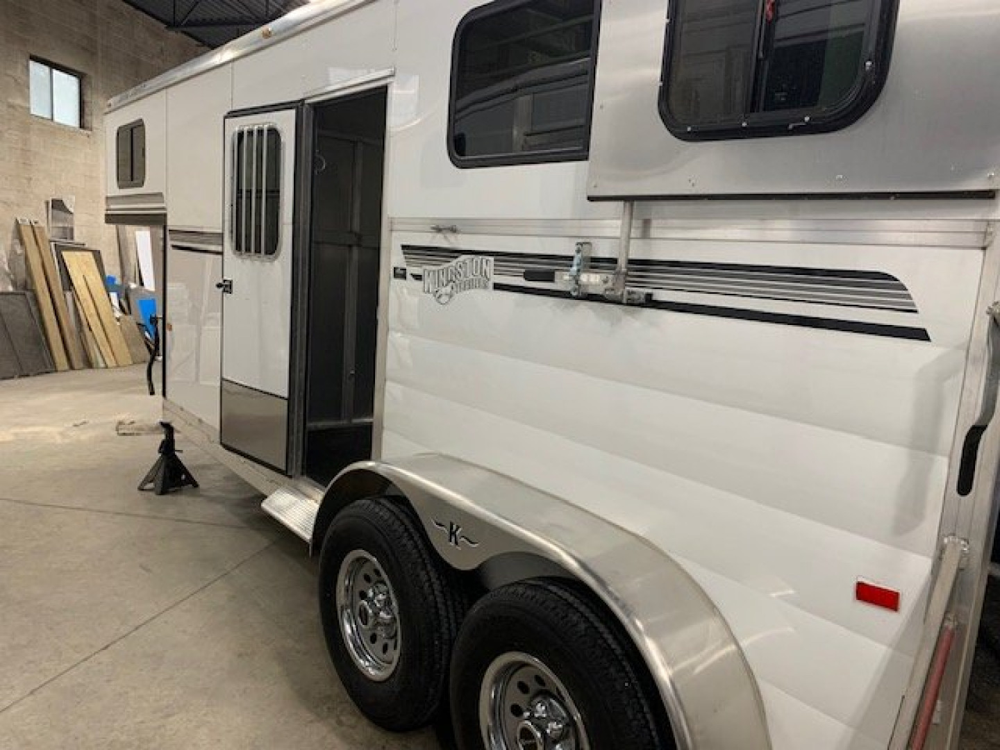 Used 2020 Kingston Trailers Brunswick 2h sideunload gn Horse Trailer
