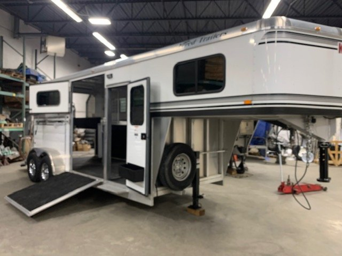 Used 2020 Kingston Trailers Brunswick 2h sideunload gn Horse Trailer