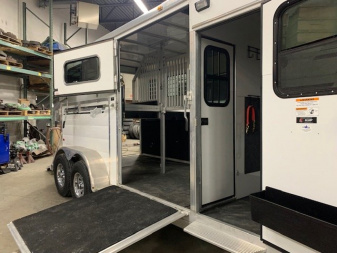 Used 2020 Kingston Trailers Brunswick 2h sideunload gn Horse Trailer