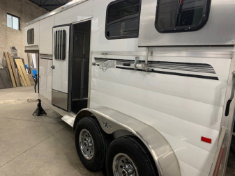 Used 2020 Kingston Trailers Brunswick 2h sideunload gn Horse Trailer