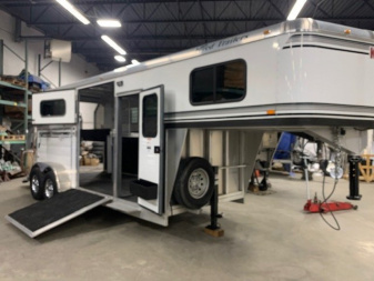 Used 2020 Kingston Trailers Brunswick 2h sideunload gn Horse Trailer
