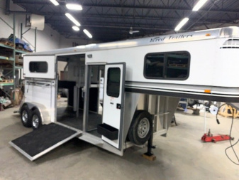 Used 2020 Kingston Trailers Brunswick 2h sideunload gn Horse Trailer