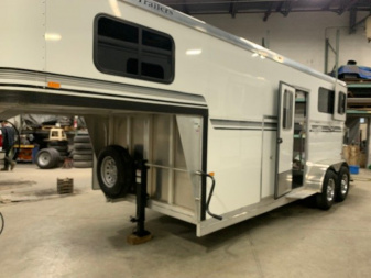 Used 2020 Kingston Trailers Brunswick 2h sideunload gn Horse Trailer