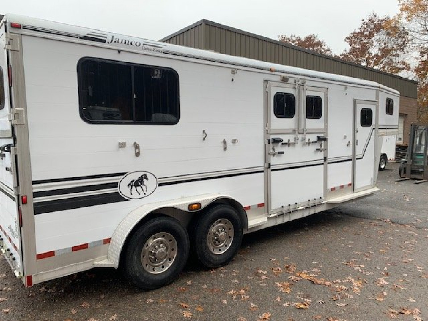 Used 2004 Jamco 2+1 G/N Horse Trailer