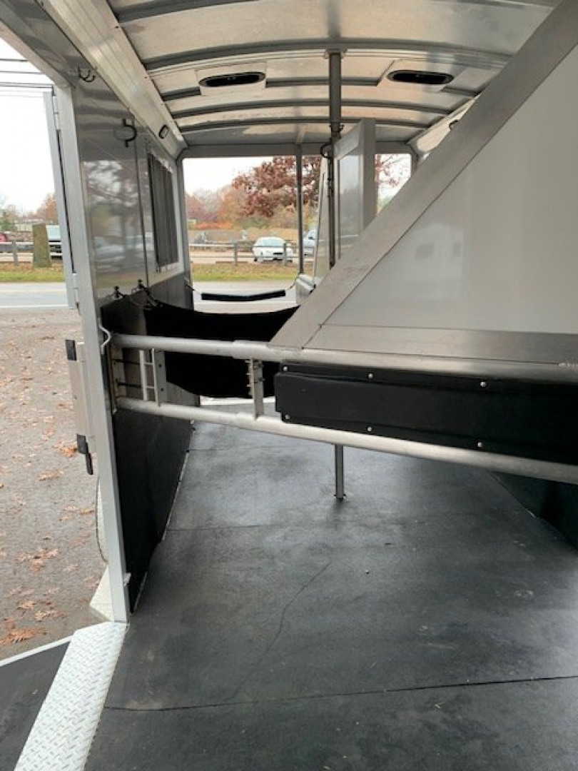 Used 2004 Jamco 2+1 G/N Horse Trailer