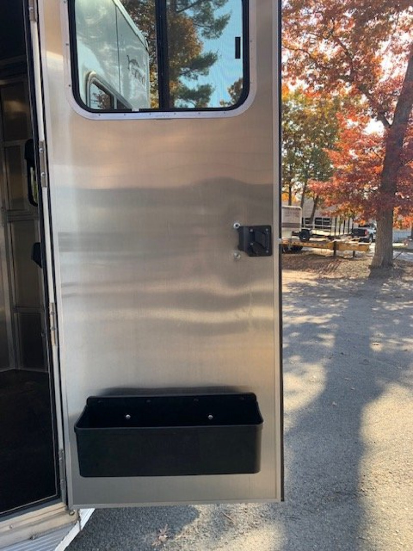 Used 2025 Frontier Trailers Ambassador 2H D/R Horse Trailer