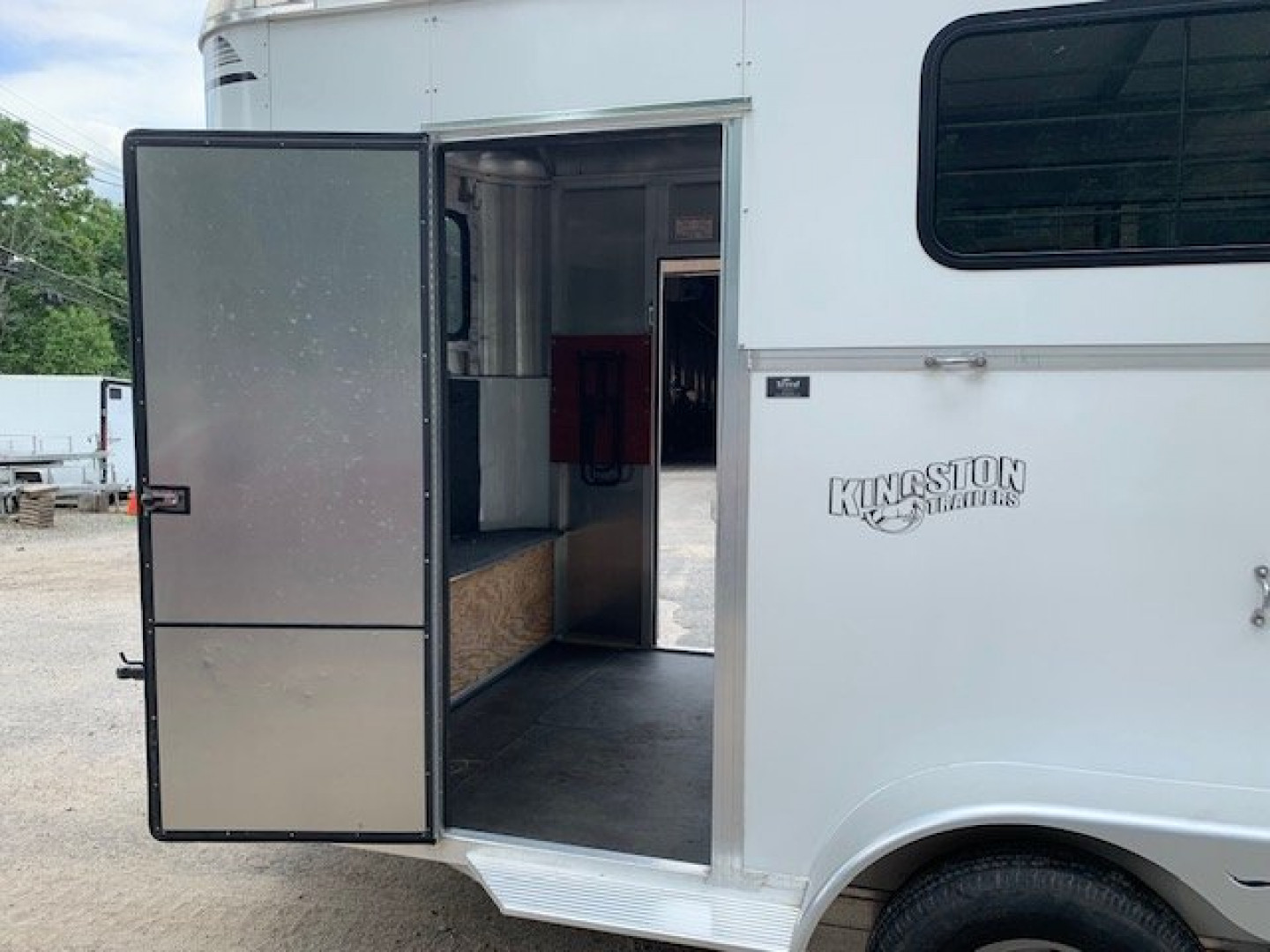 Used 2018 Kingston Trailers 2h Std Plus Horse Trailer