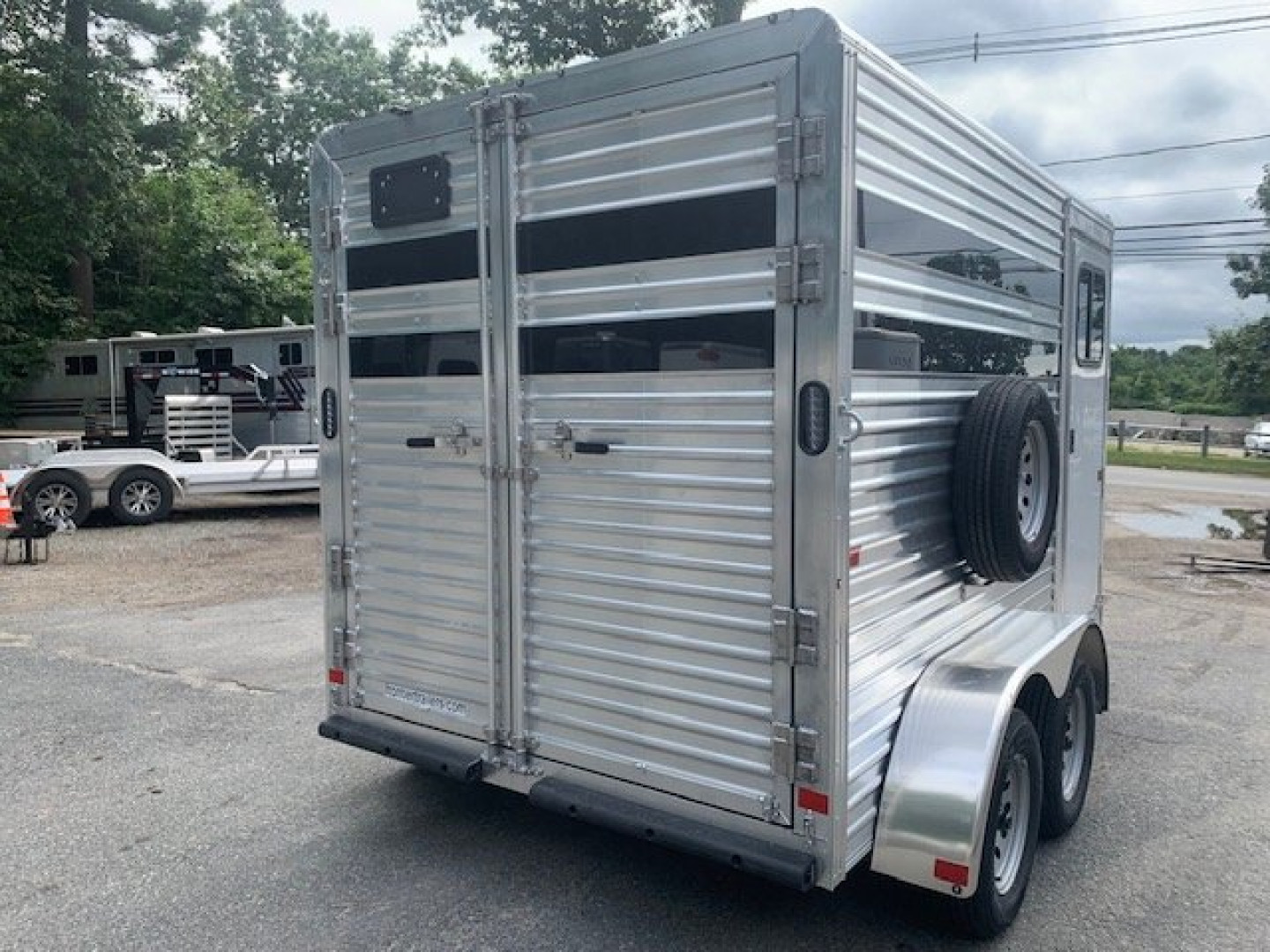 New 2025 Frontier Trailers Colt 2h Slant combo Horse Trailer