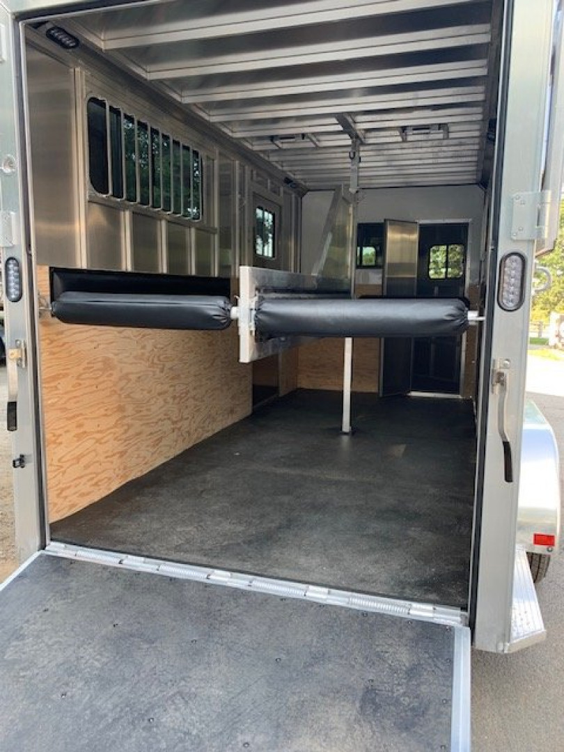 New 2025 Frontier Trailers 2H Warm blood Side Unload Horse Trailer