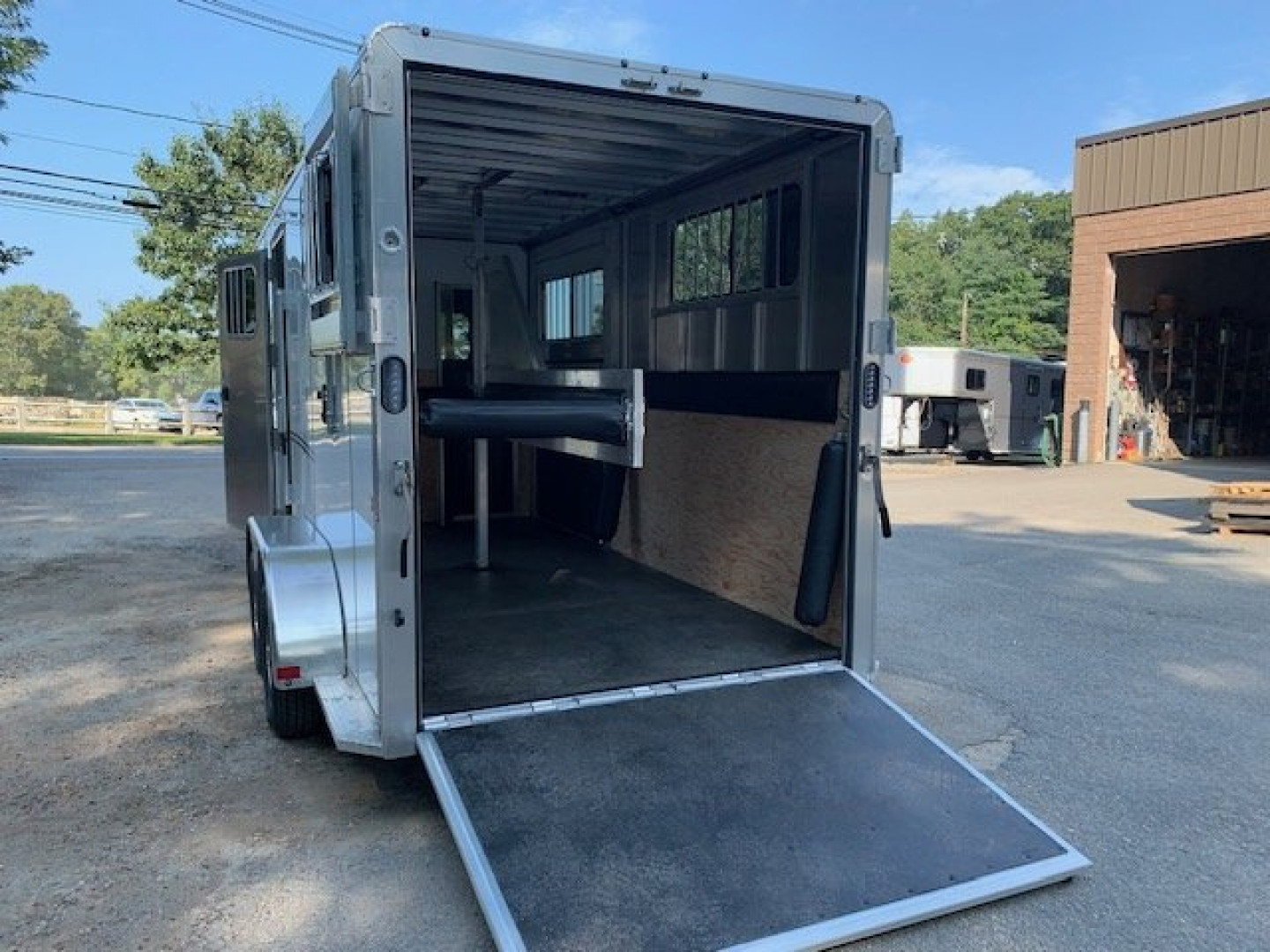 New 2025 Frontier Trailers 2H Warm blood Side Unload Horse Trailer