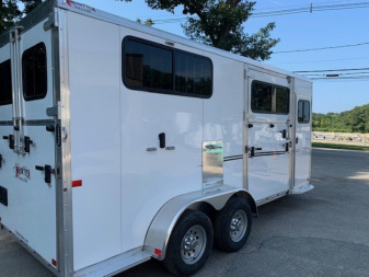 New 2025 Frontier Trailers 2H Warm blood Side Unload Horse Trailer