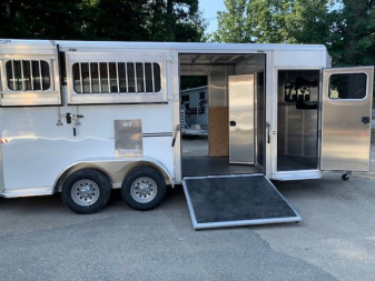 New 2025 Frontier Trailers 2H Warm blood Side Unload Horse Trailer