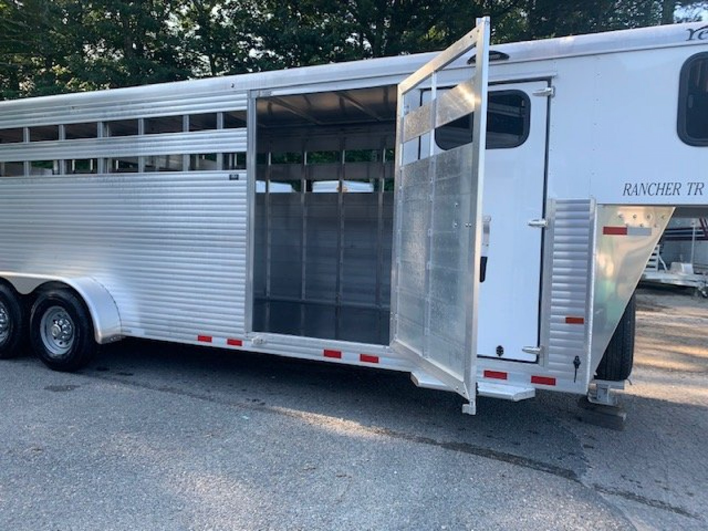 New 2024 Sundowner Rancher TR G/N Horse Trailer