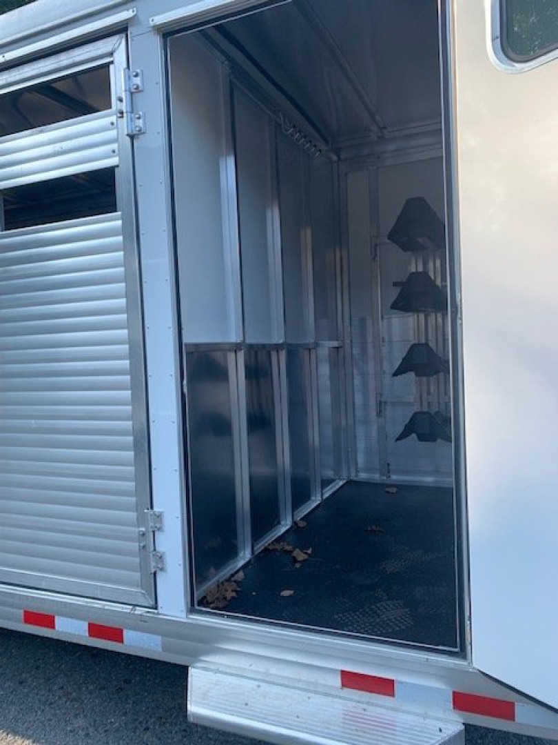 New 2024 Sundowner Rancher TR G/N Horse Trailer