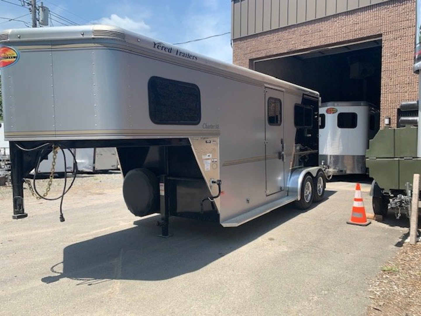 Used 2020 Sundowner Trailers Charter 2h GN Horse Trailer