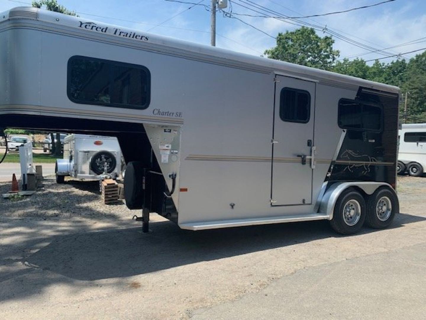 Used 2020 Sundowner Trailers Charter 2h GN Horse Trailer