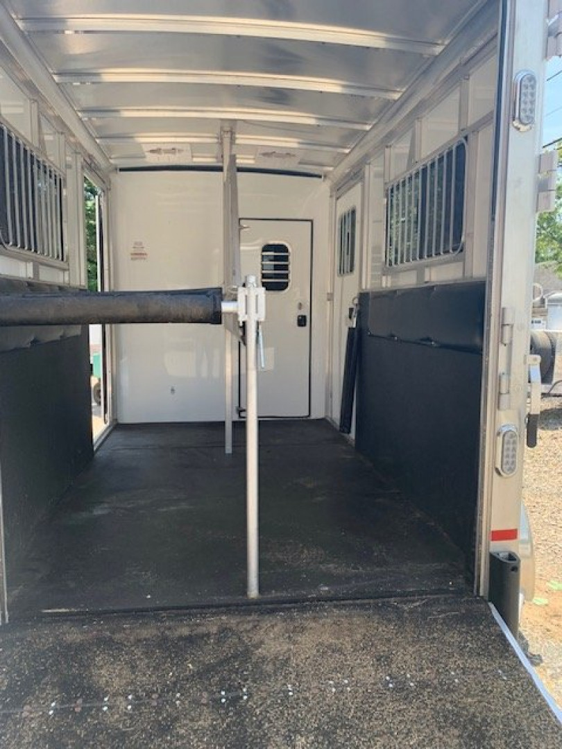 Used 2020 Sundowner Trailers Charter 2h GN Horse Trailer