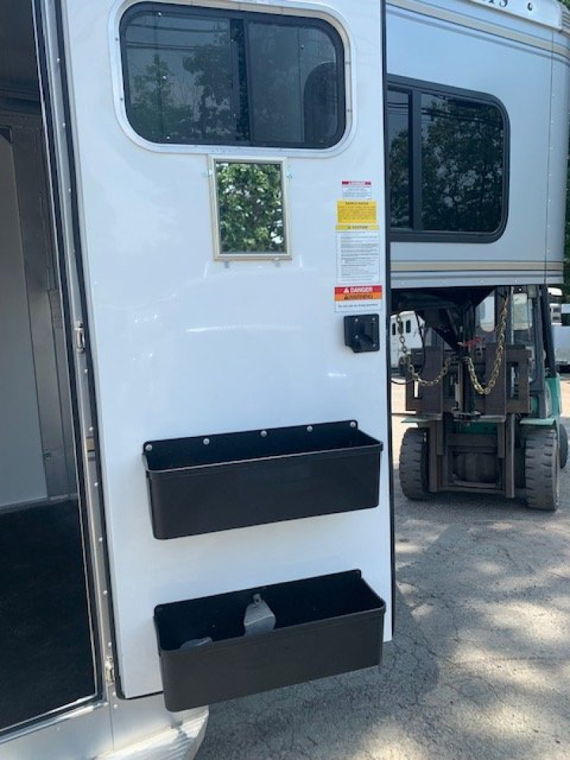 Used 2020 Sundowner Trailers Charter 2h GN Horse Trailer