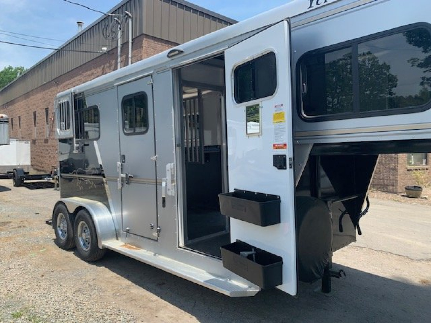 Used 2020 Sundowner Trailers Charter 2h GN Horse Trailer