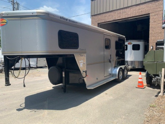 Used 2020 Sundowner Trailers Charter 2h GN Horse Trailer