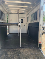 Used 2020 Sundowner Trailers Charter 2h GN Horse Trailer