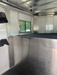 Used 2020 Sundowner Trailers Charter 2h GN Horse Trailer