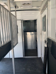 Used 2020 Sundowner Trailers Charter 2h GN Horse Trailer