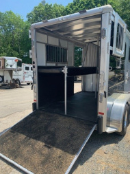 Used 2020 Sundowner Trailers Charter 2h GN Horse Trailer