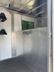 Used 2020 Sundowner Trailers Charter 2h GN Horse Trailer