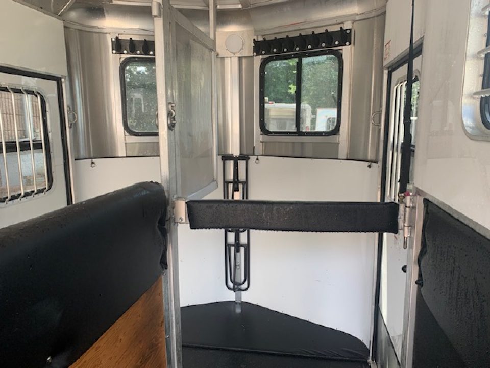 Used 2018 Kingston Trailers Inc. 2018 Kingston 2h Classic Elite Horse Trailer