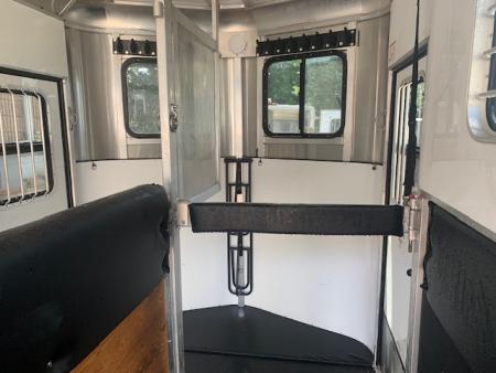 Used 2018 Kingston Trailers Inc. 2018 Kingston 2h Classic Elite Horse Trailer