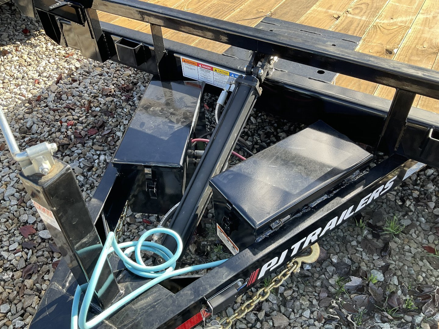 New 2025 PJ Trailers TH202 Tilt Trailer 83X20 TA QUICK TILT (GVW:9899) BLACK