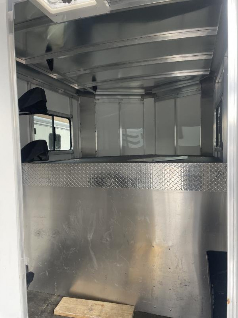 Used 2021 Sundowner Trailers GN 2H w DR Horse Trailer