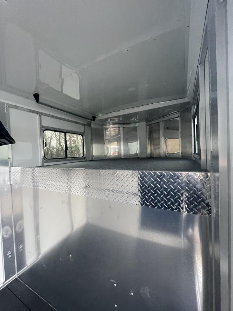 New 2025 SUNDOWNER TRAILERS 2H DR W Side Unload Ramp Horse Trailer