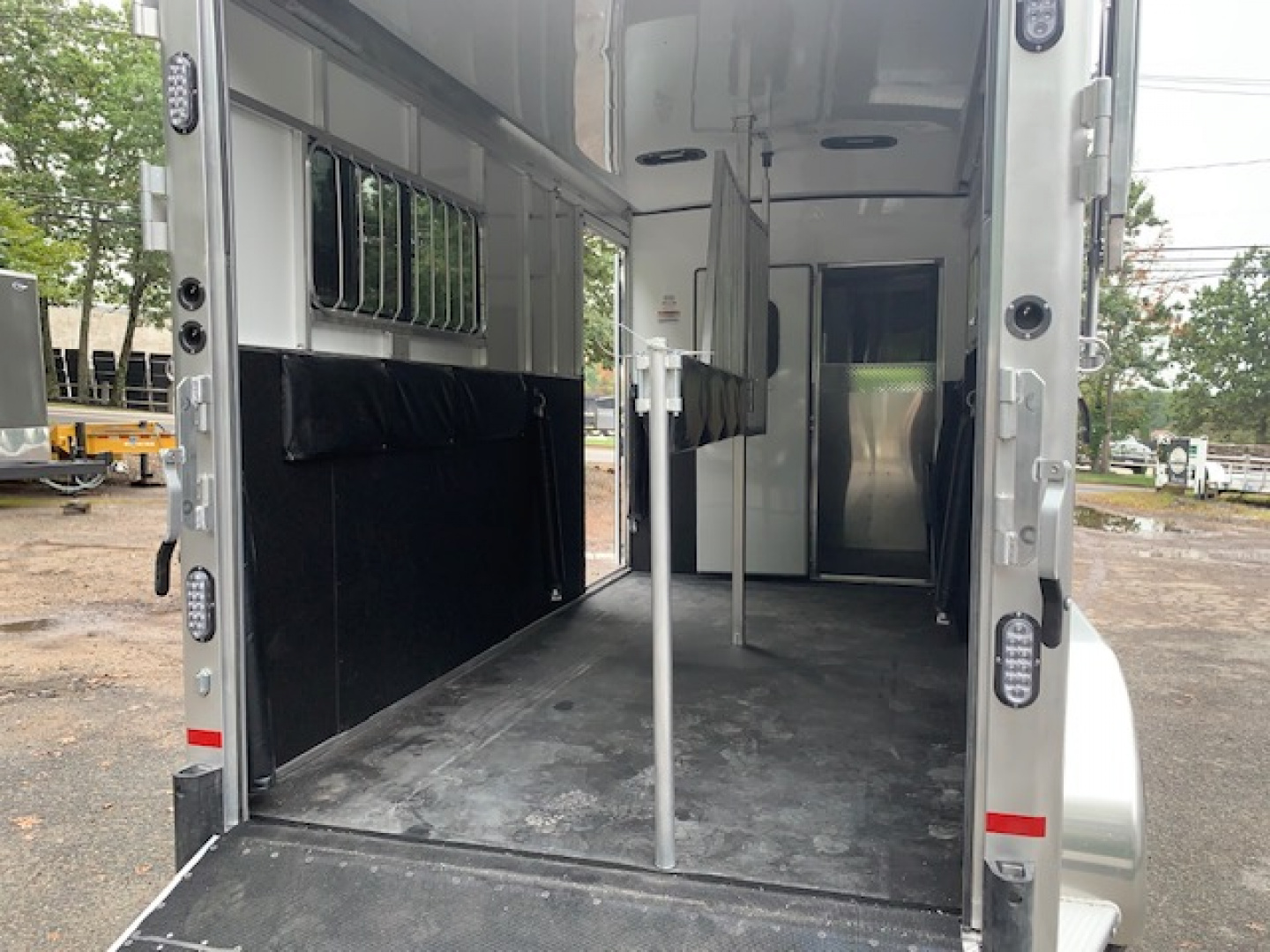 New 2026 Sundowner Trailers 2H DR W Side Unload Ramp Horse Trailer