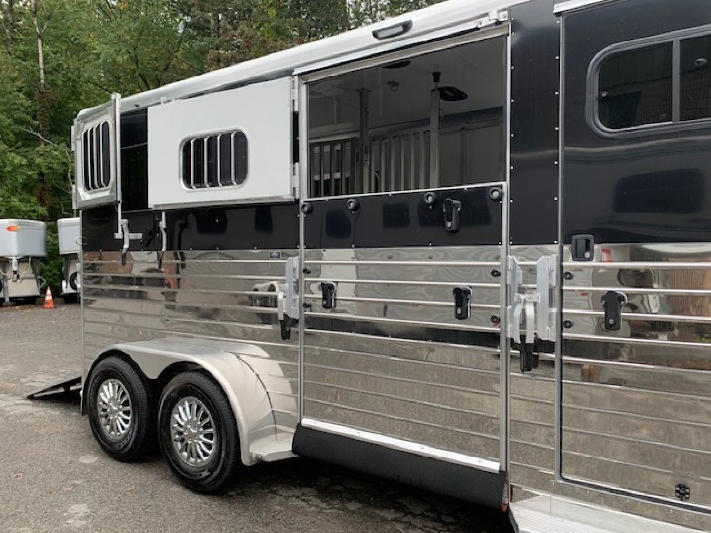 New 2026 Sundowner Trailers 2H DR W Side Unload Ramp Horse Trailer