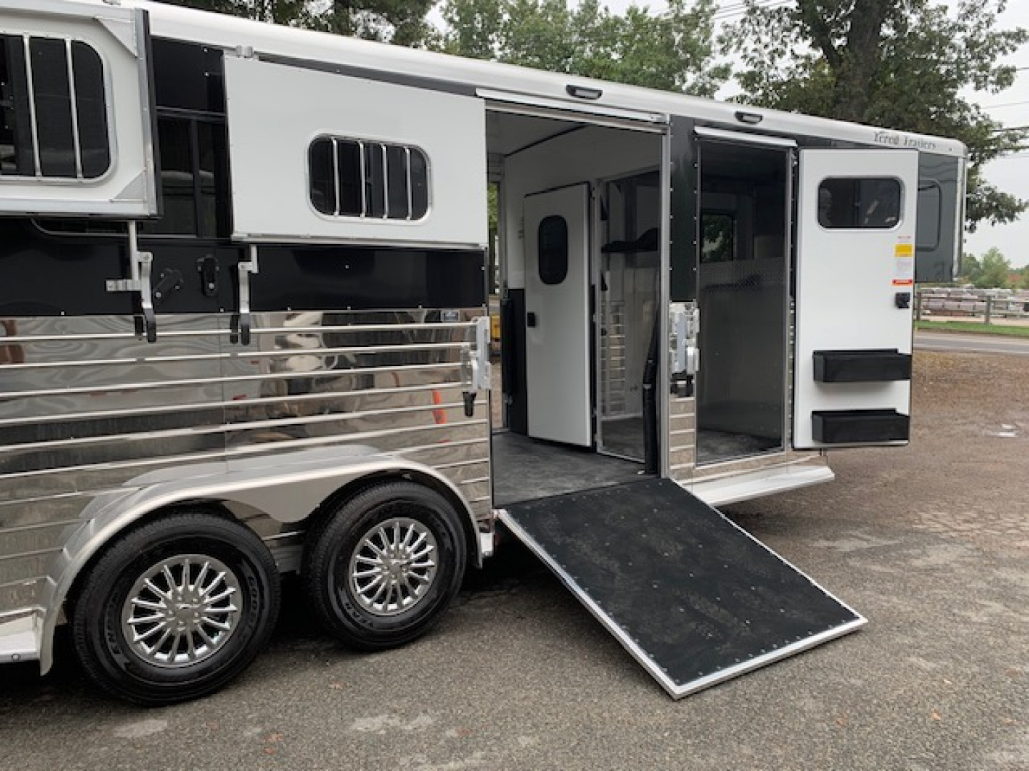 New 2026 Sundowner Trailers 2H DR W Side Unload Ramp Horse Trailer