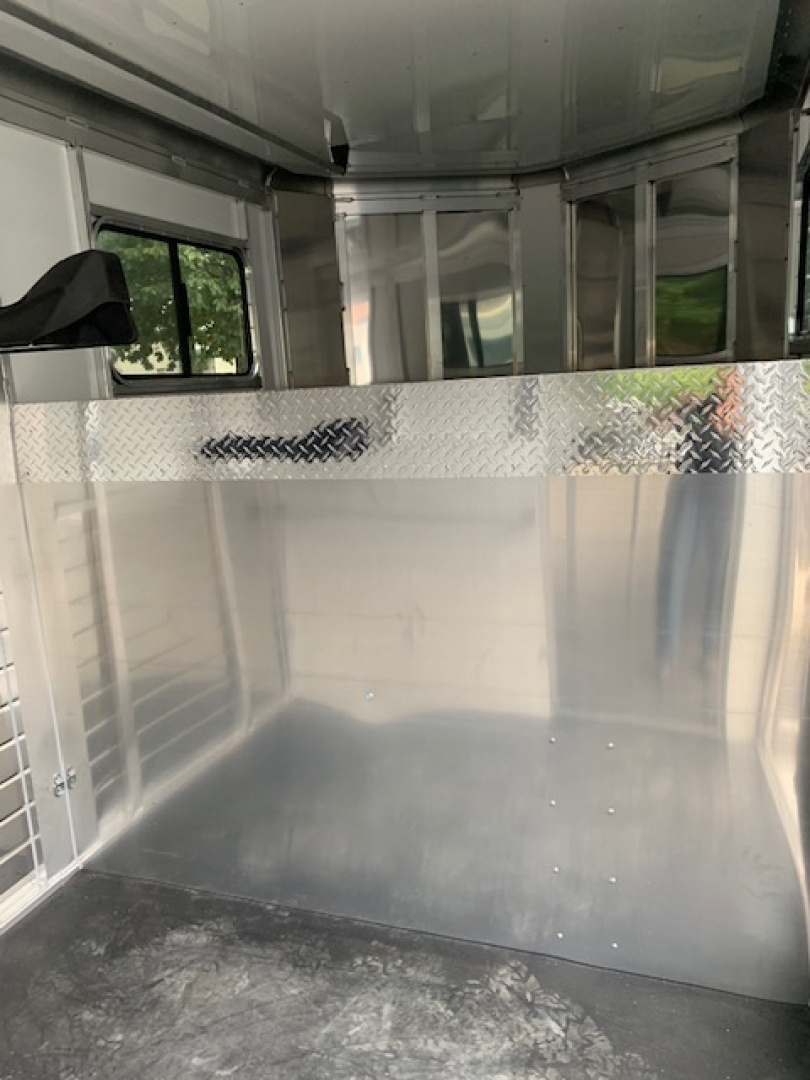 New 2026 Sundowner Trailers 2H DR W Side Unload Ramp Horse Trailer