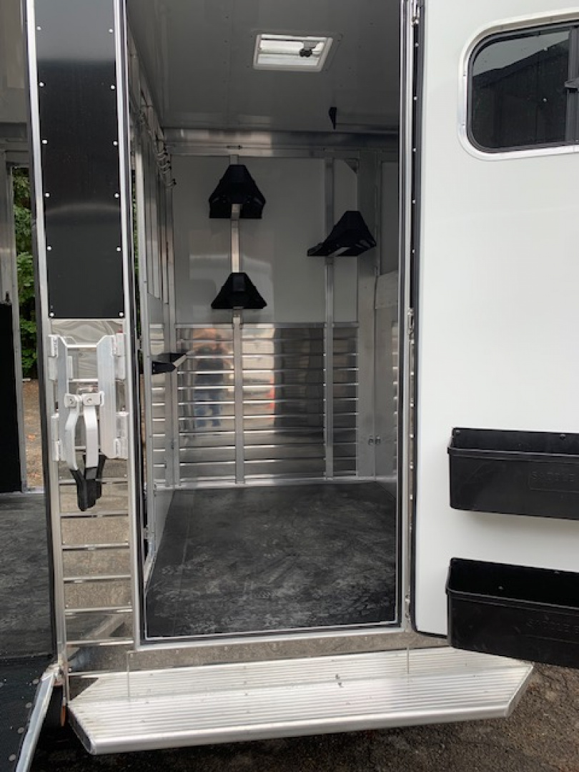 New 2026 Sundowner Trailers 2H DR W Side Unload Ramp Horse Trailer