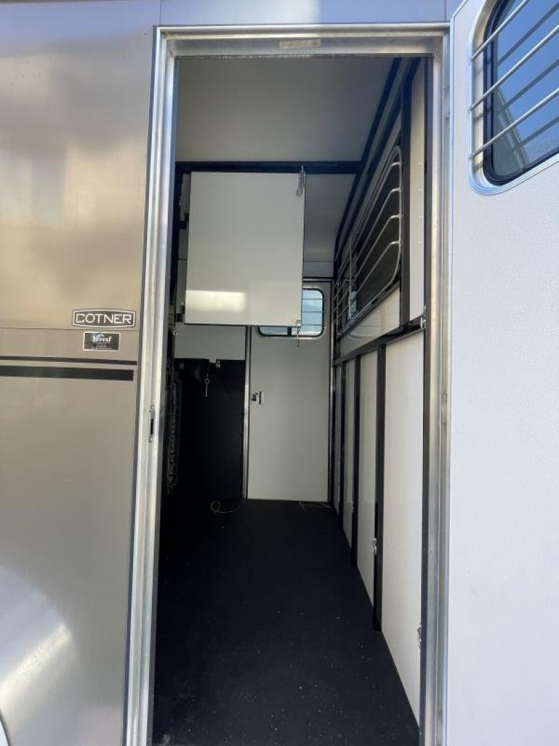 Used 2017 Cotner Trailers Inc. 2H BP Royal Dressing Room Horse Trailer