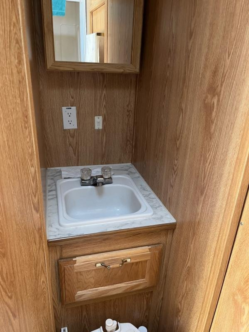 Used 2005 Silver Star Trailers Stock  LQ Horse Trailer