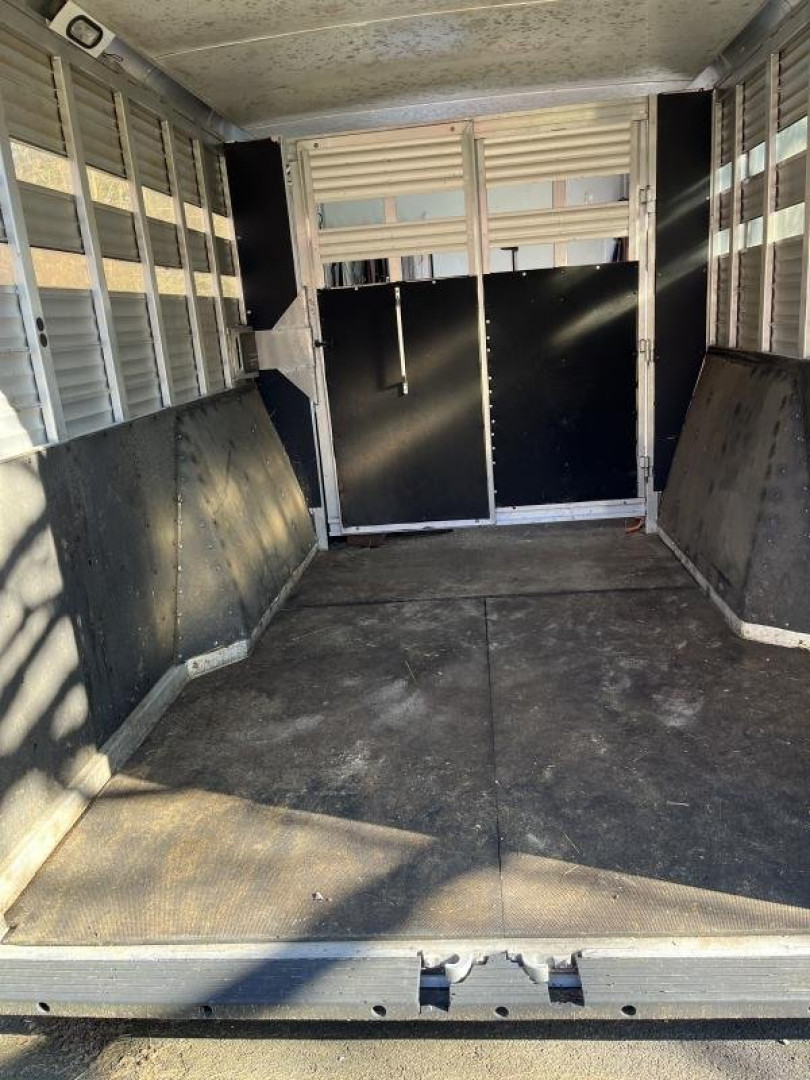 Used 2005 Silver Star Trailers Stock  LQ Horse Trailer