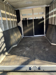 Used 2005 Silver Star Trailers Stock  LQ Horse Trailer