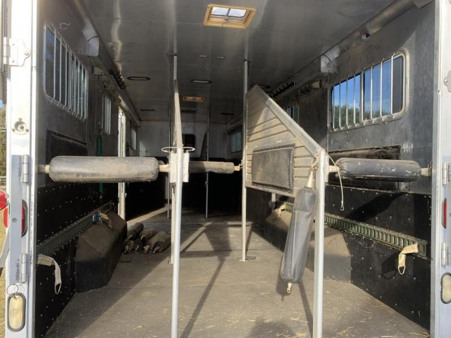 Used 2002 Featherlite 6H Custom Horse Trailer