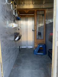 Used 2002 Featherlite 6H Custom Horse Trailer