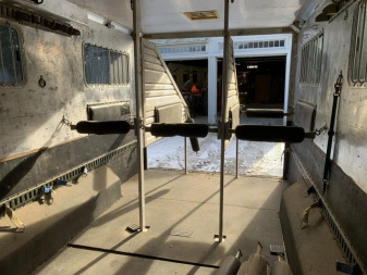 Used 2002 Featherlite 6H Custom Horse Trailer