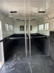 New 2023 Sundowner Trailers 6H/4H head to head Horse Trailer
