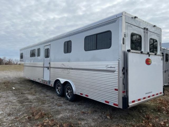 New 2023 Sundowner Trailers 6H/4H head to head Horse Trailer
